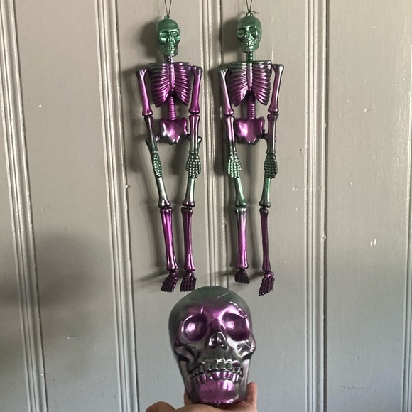Set of 3- 2-18” Metallic Finish Purple/Green Hanging Skeltons & Skull Decoration - Picture 14 of 17